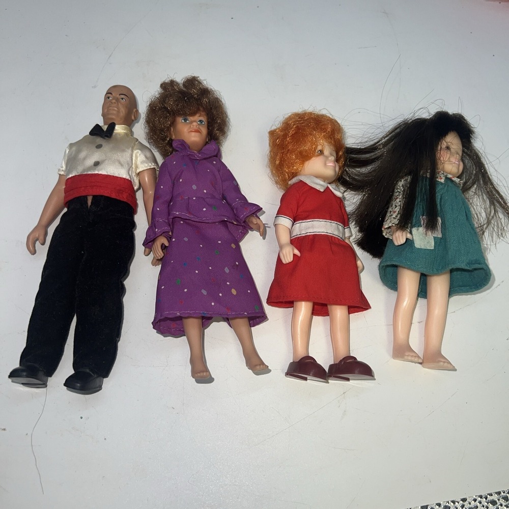 Vintage‎ 1982 Knickerbocker The World Of Annie Dolls Lot
